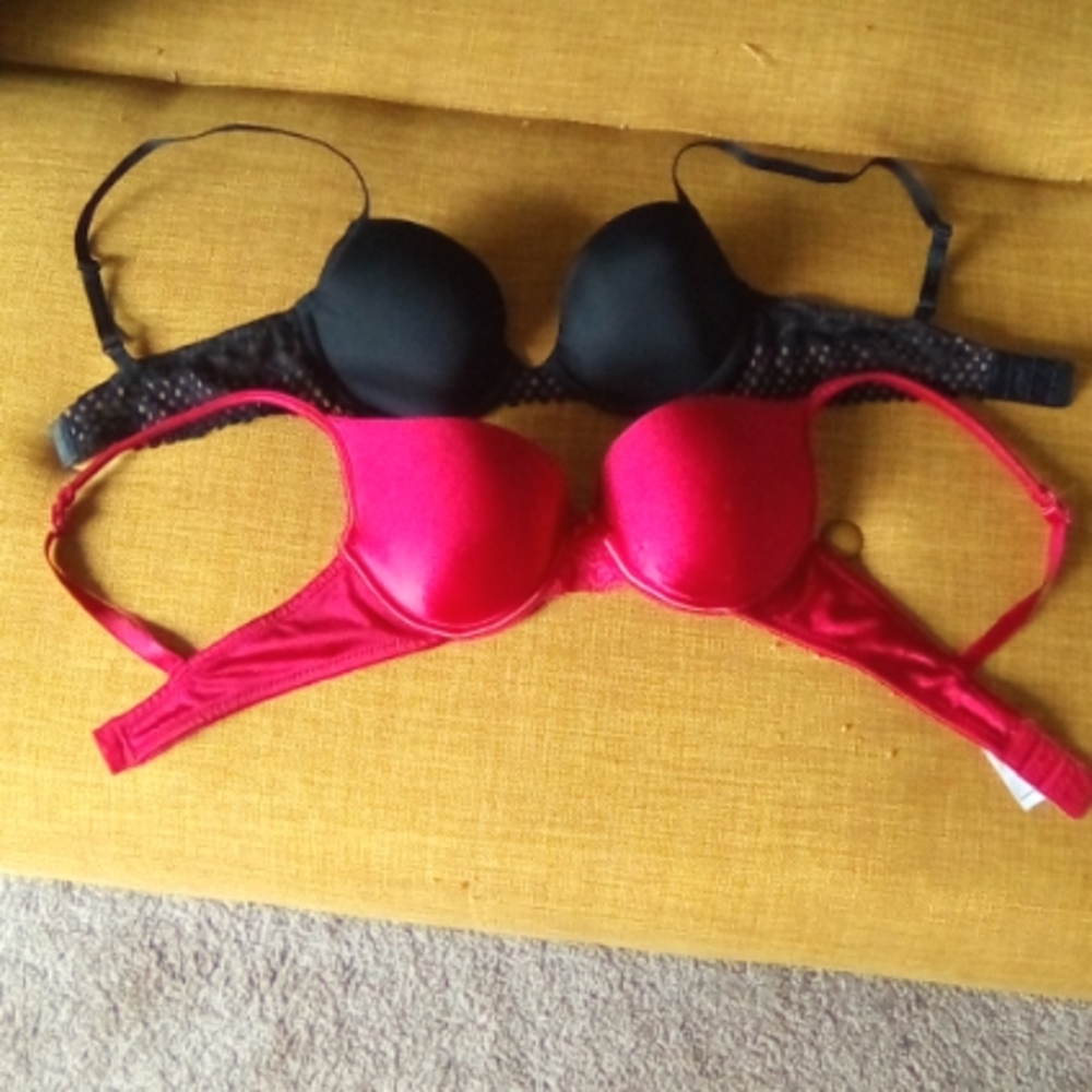 Wonderbra 34B Set Red & Black New